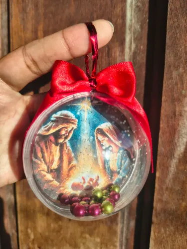Vendo, enfeite de Natal, bola de acrílico, 4 reais unidade.