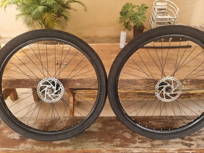 Rodas aero 29 com pneus tipo kenda flame 