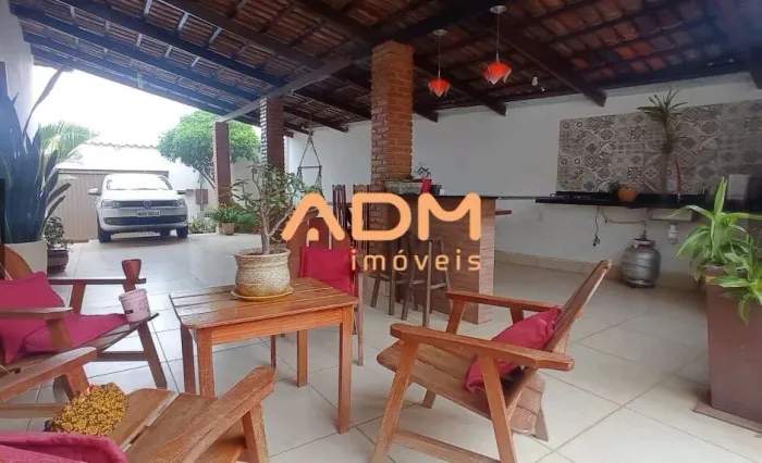 Casa á venda 4 Qtos - Sendo 2 Suítes - Gentil Meireles - Goiânia - 250m²