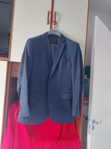 Vende-se um terno azul nu 42 os interesados ligar para Marlene 9 *
