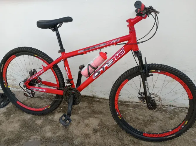 Bicicleta aro 26 com 21 marchas e freio a disco