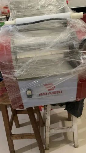 Vendo máquina de fazer maçã de pizza