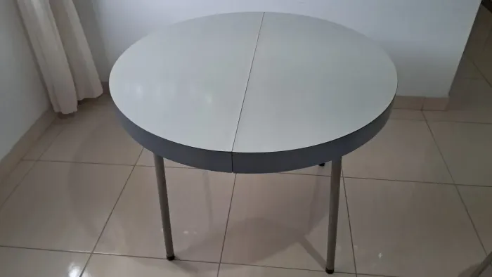 Mesa Com Quatro Cadeiras
