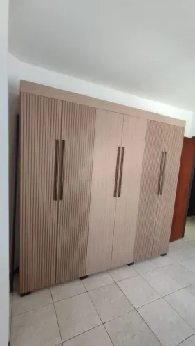 Guarda roupa 6 portas