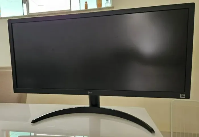 Monitor Gamer LG 25.7" UltraWide Full HD 75Hz 1ms Preto 26WQ500-B.AWZM -Semi novo.