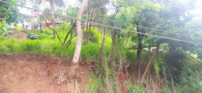 terreno 230 m2 em são pedro- sant. parnaíba-faciliado- aceito carro -entrada e parcelas