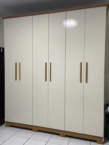 Guarda roupa 6 portas casal com maleiro