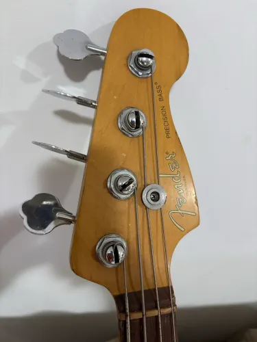 Baixo Fender USA