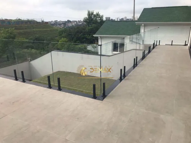 Sobrado Alphaville Urbanova - 440m² e 4 Suítes. Permuta