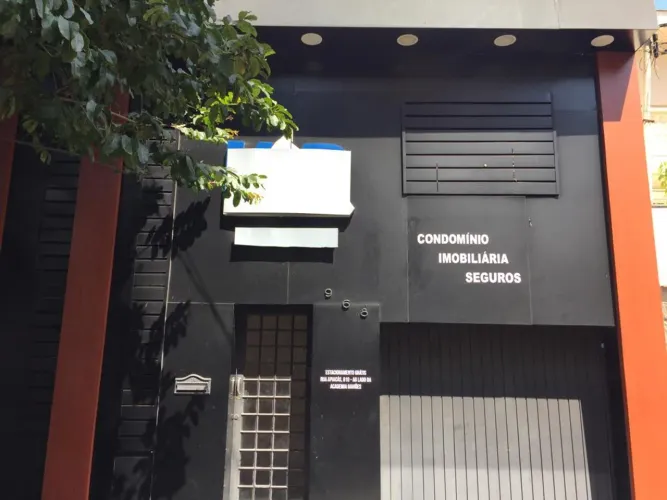 Casa comercial na Rua Apiacás, 968 240 m²
