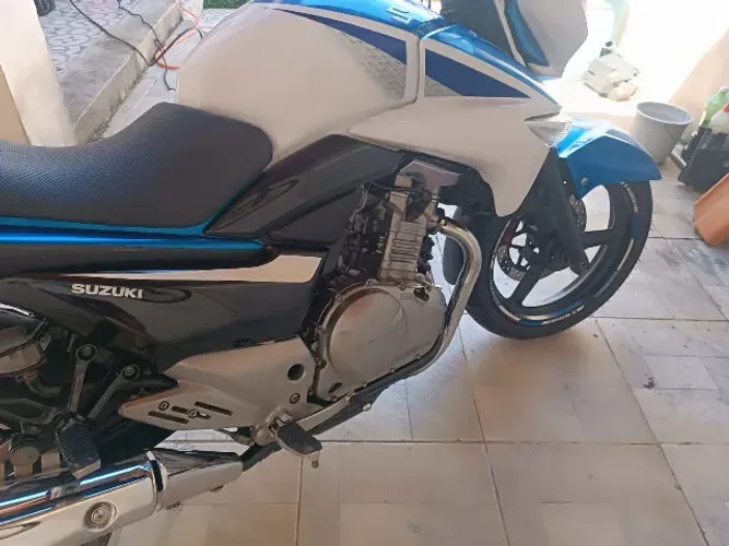 Moto Suzuki Inazuma (Baby B-King) - Impecável, Sem Débitos e sem rolo de documentação