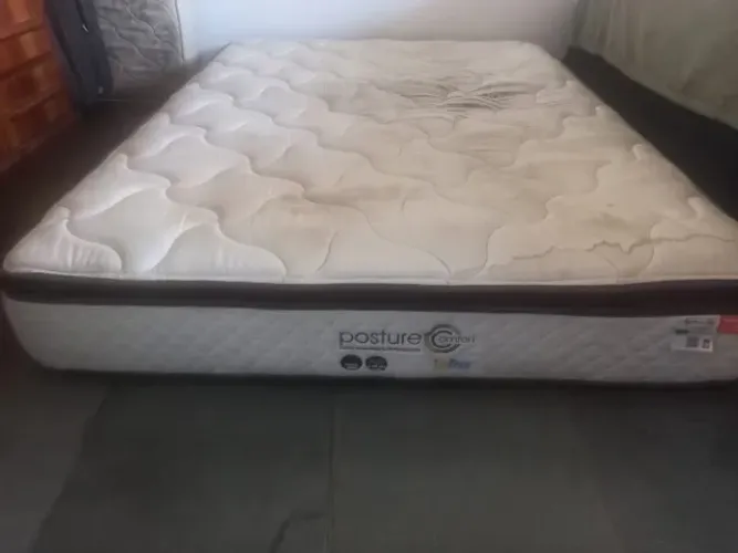 COLCHÃO POSTURE COMFORT COM PILLOW - POUCO USO