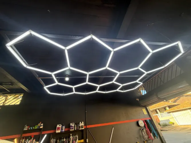 Estética automotiva montada
