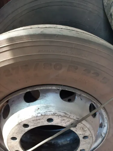 Rodas com pneus sem camara para caminhão, pneus michelan  275/80 R 22.5 