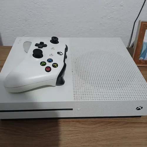 Vendo Xbox one S HD de 500