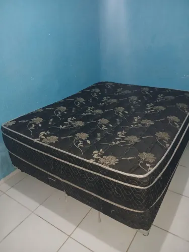 Vende-se cama de casal