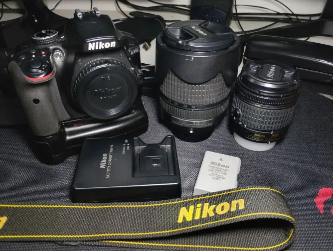 NIKON D3400  + AFP 18-55 f3.5 5.6  + AFS 18- 140 f3.5 5.6 + Cartão SD 16 Gb