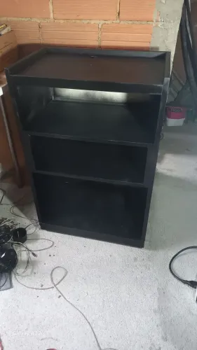 Rack para som em madeira e rodinhas