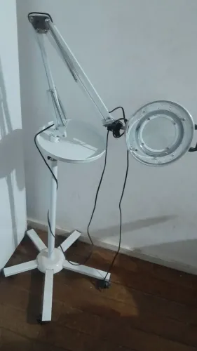 Lupa com led para esteticista 