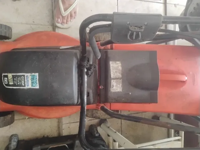 Roçadeira carrinho com coletor