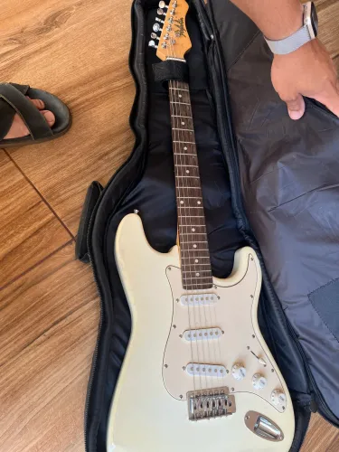 Capa AVS para guitarra + guitarra strato DOLPHIN
