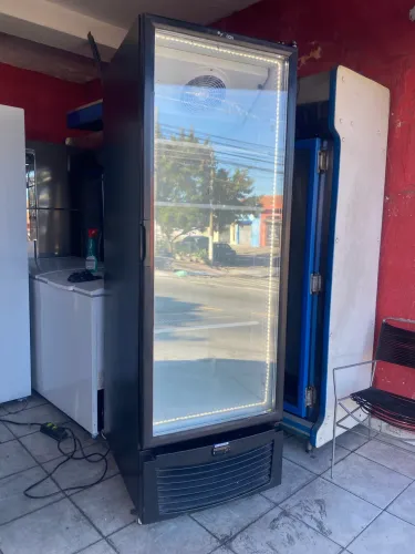 Freezer vertical Expositor pra Congelamento 569L 220V FRICON Relógio Digital -18 negativo