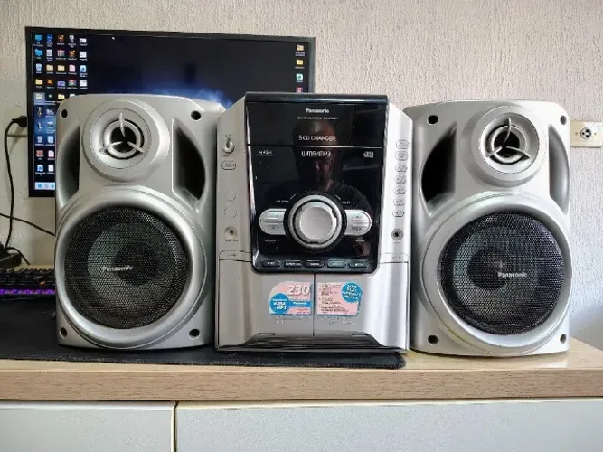 Mini System Panasonic SA-AK240 - 5 CDs + 2 Caixas (leia descrição)