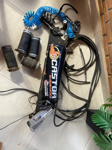 Vendo suspensão a ar castor completa,top