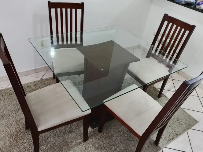 Mesa de vidro c/ 4 cadeiras