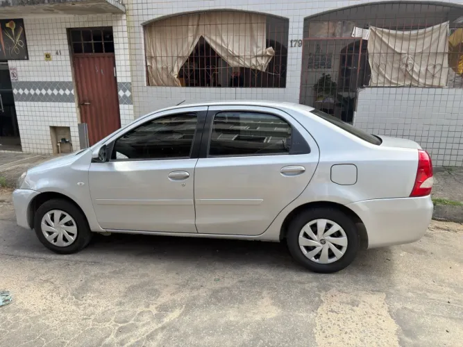Toyota Etios XS Sedan 1.5 Flex 16V 4P Mec. 2015