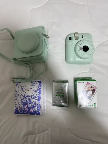 Fujifilm Instax Mini 12 Verde + 30 Fotos + Case + Álbum - Seminova