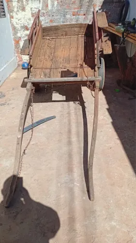Vende-se essa carroça
