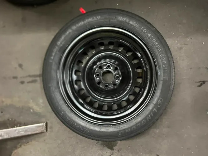 Estepe 16 Spark roda e pneu novo +macaco e chave de roda