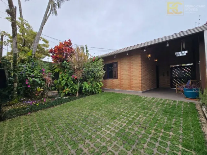 Casa com 4 quartos e piscina à venda! - Centro - Peruíbe/SP