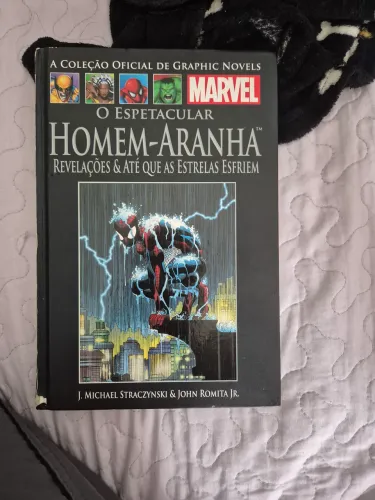 O Espetacular Homem-Aranha Revelações e até que as estrelas esfriem. Salvat capa preta