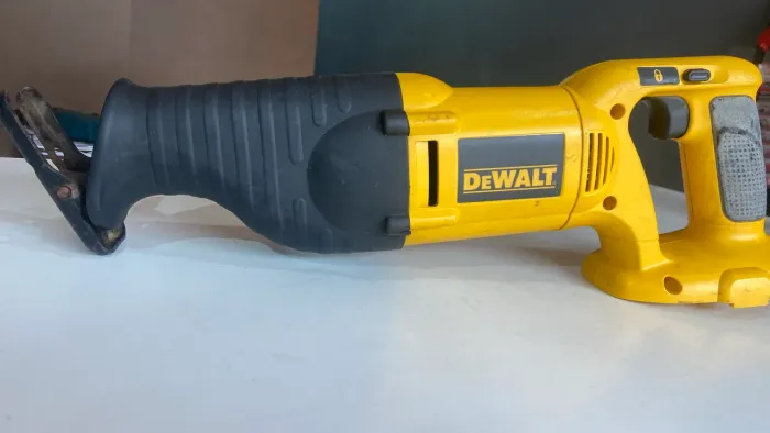 Serra sabre dewalt 
