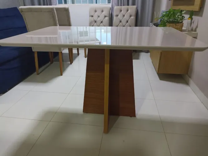 Vendo conjunto de mesa com 4 cadeiras