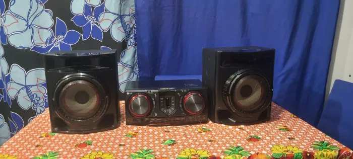 Som LG modelo CJ 44 What com tecnologia Bluetooth.