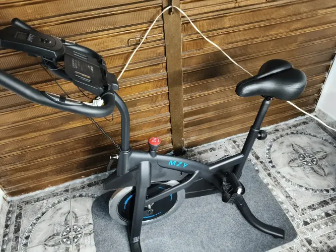 Bicicleta Spinning com roda de inércia de 13kg 