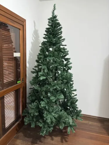 Árvore de natal 2,10m com enfeites