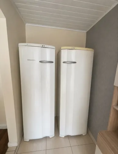 Geladeira + Freezer Vertical - Ótimo estado