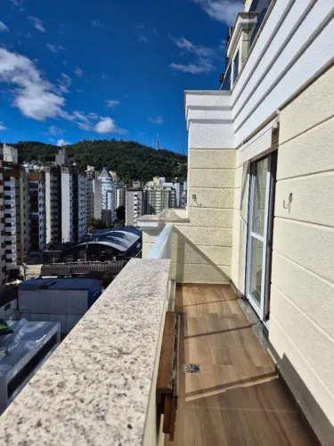 Apartamento no Ed. Carmelo Faraco - R. São Jorge - Centro de Florianópolis