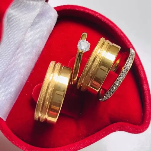 Par de Alianças Friso Diamantada 8mm +Solitária +Aparador ;Caixinha Banho de Ouro 18k