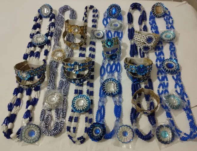 Confecção de Turbantes, Broches, contraeguns e colares