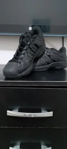 Tênis Adidas preto de couro zero