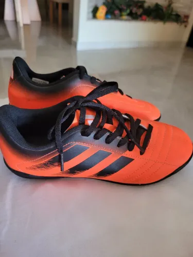 Chuteira Adidas