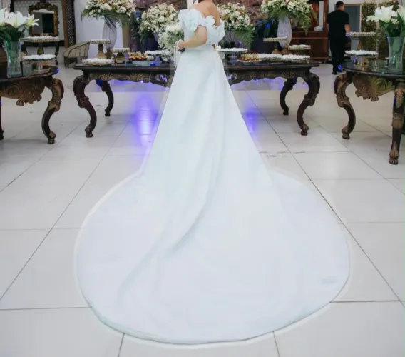 Vestido de noiva sob medida - tamanho P/M (38/40) - usado uma vez, segue impecável