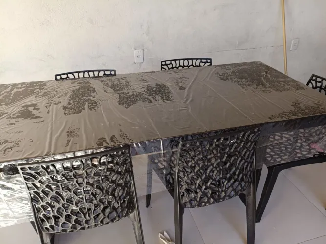 Mesa com 6 cadeiras