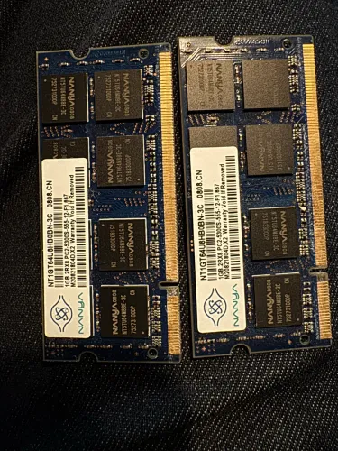 Memoria RAM DDR2 2GB Kit 2x1GB para notebook e MacBook