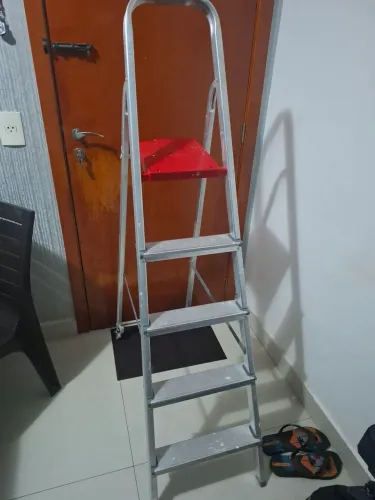 Escada 5 degraus alumínio pouco usada